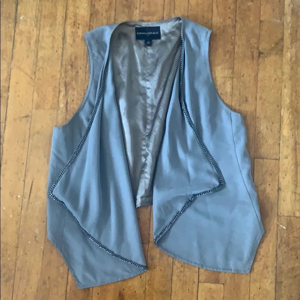 Banana republic size medium vest with chain detail